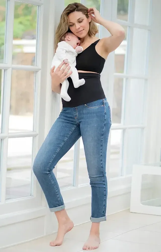 https://mamastyle.store/wp-content/uploads/2024/01/mama-style-seraphine-post-maternity-shaping-boyfriend-jeans-640x1002.webp